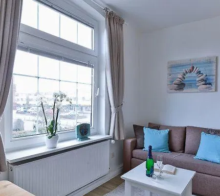 App. 8 In Strandnaher Lage - Bäderstil-villa In Wenningstedt/sylt Apartment *