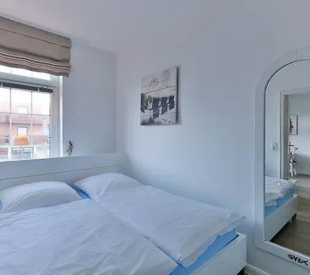 App. 8 In Strandnaher Lage - Bäderstil-villa In Wenningstedt/sylt Apartment *