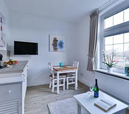 Apartment App. 8 In Strandnaher Lage - Bäderstil-villa In Wenningstedt/sylt