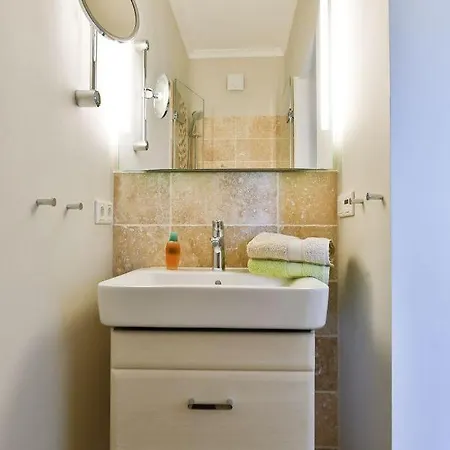 Apartment App. 8 In Strandnaher Lage - Bäderstil-villa In Wenningstedt/sylt